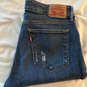 Women’s Levi’s 711 skinny jeans, size 30, distressed